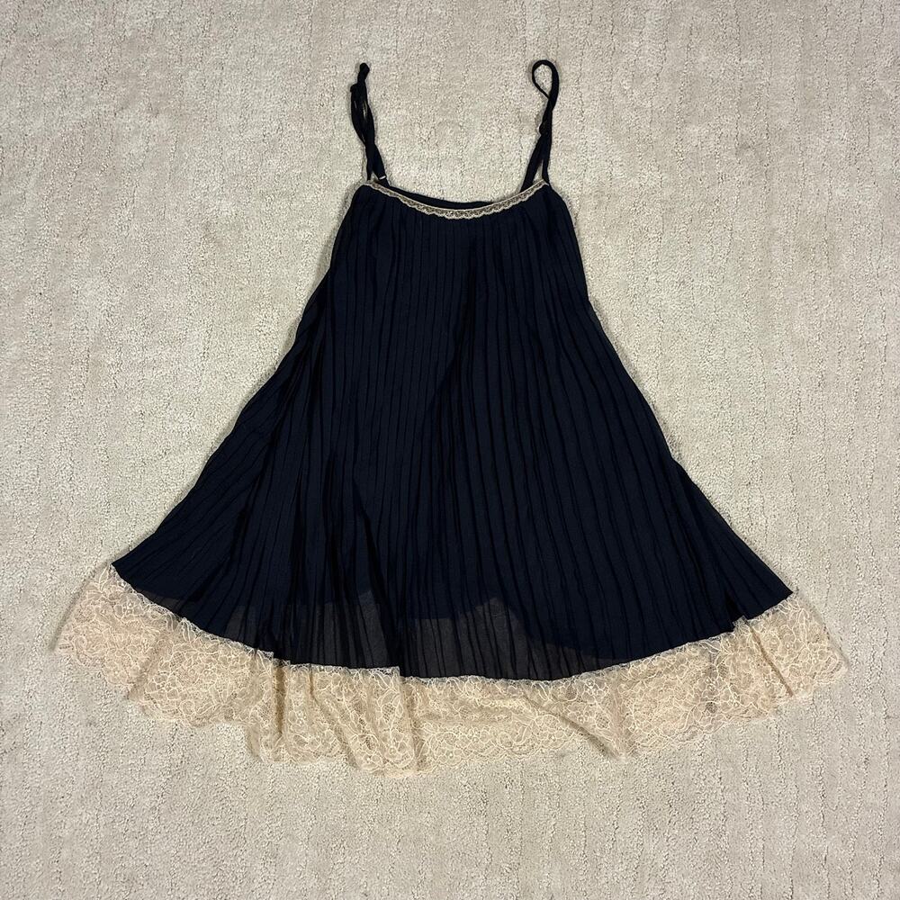 Vintage Y2K Victoria Secret M/L Babydoll Pleated Black Lace trim Lingerie Slip